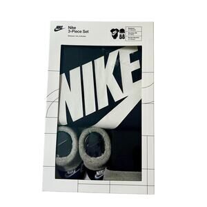NWT Nike Futura Logo 3 Piece Set 0-6 months